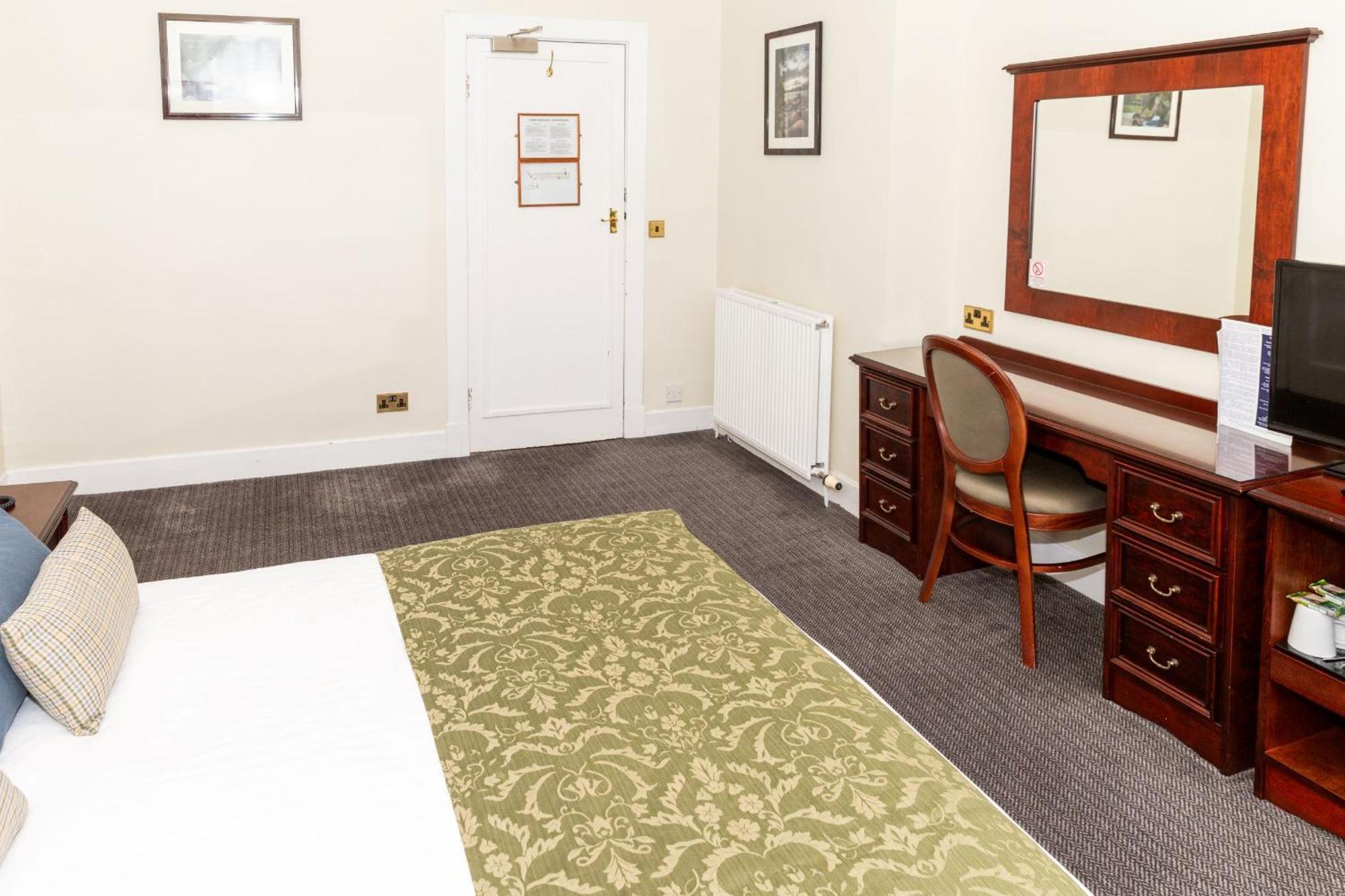 Отель Cumbria Grand 3*